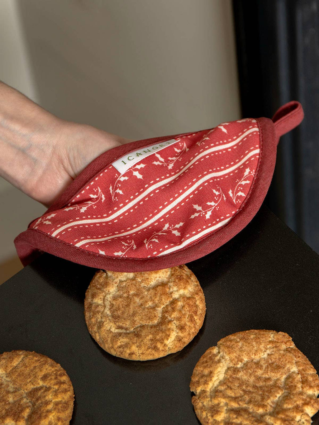 Scandinavian Folk Floral Pot Holder & Oven Mitt Set